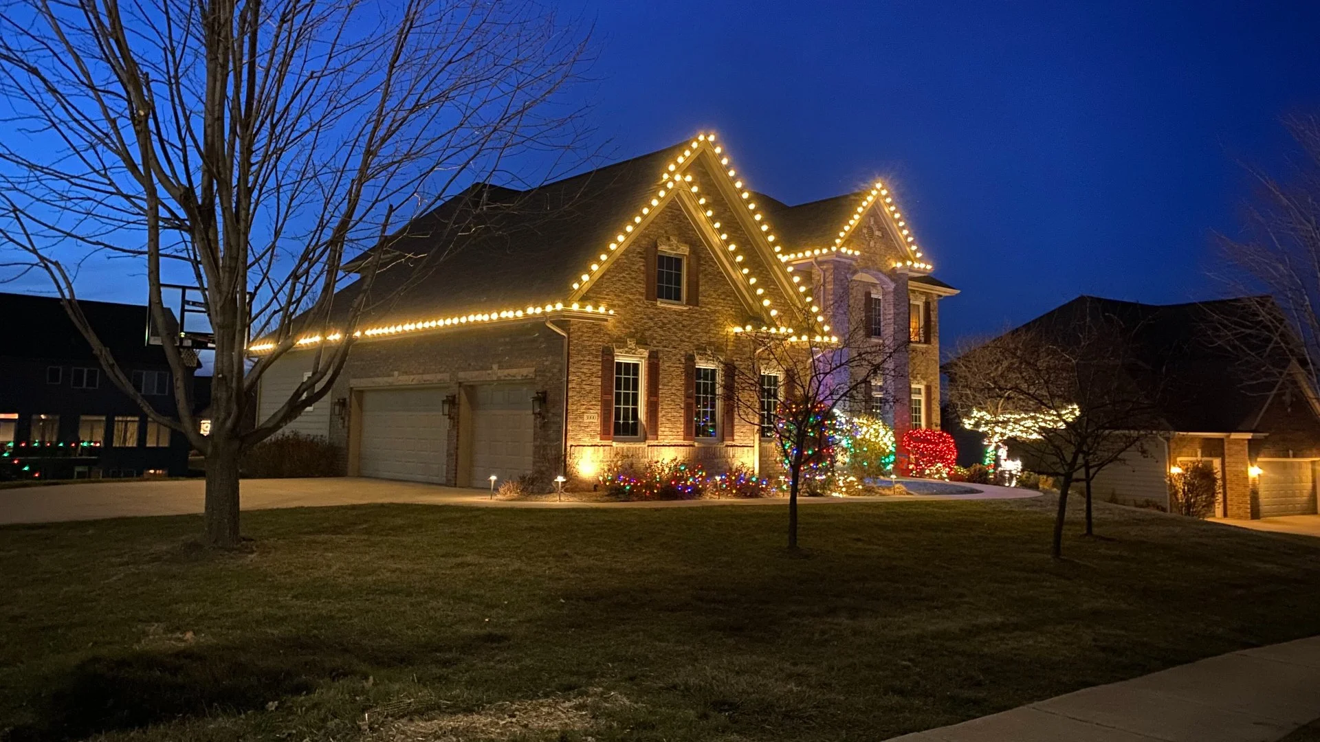Hiring Professionals to Install Your Holiday Lighting Is a Smart Choice